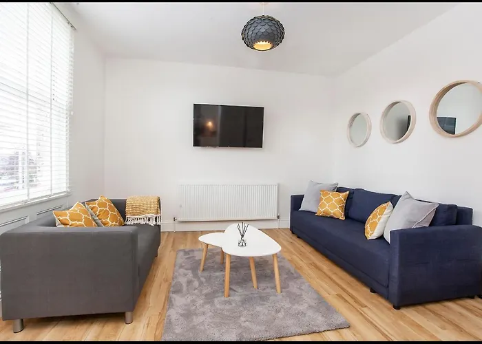 5 Blue Bridge Court * York